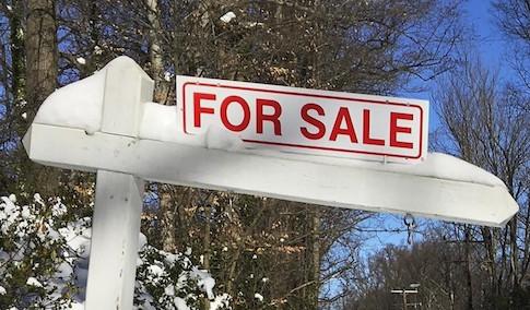 U.S. Existing Home Sales Tumble in Warning Sign for Housing Market